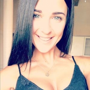 Meet your Posher, Elis